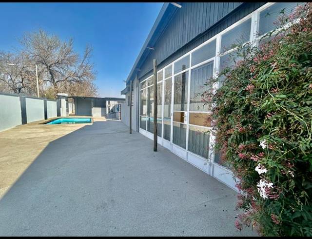 4 BEDROOM HOUSE FOR SALE IN VANDERBIJLPARK SW 1